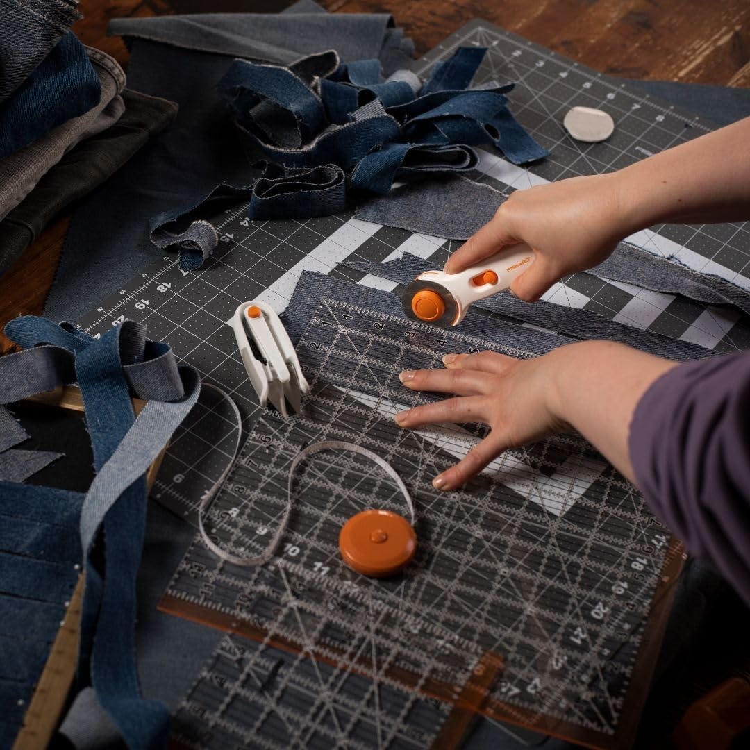 Fiskars Crafts Essentials 5-Piece Set – 45mm Blade Rotary Cutter for Fabric, Self Healing Cutting Mat, and Sewing Ruler – Craft Supplies – White/Gray