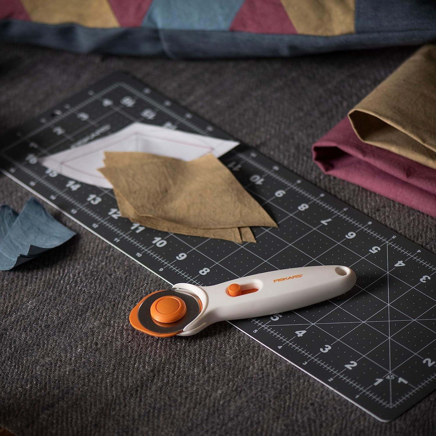Fiskars Fabric Cutting 2pc Set for Sewing – with 45mm Rotary Cutter and 5in x 17in Cutting Mat