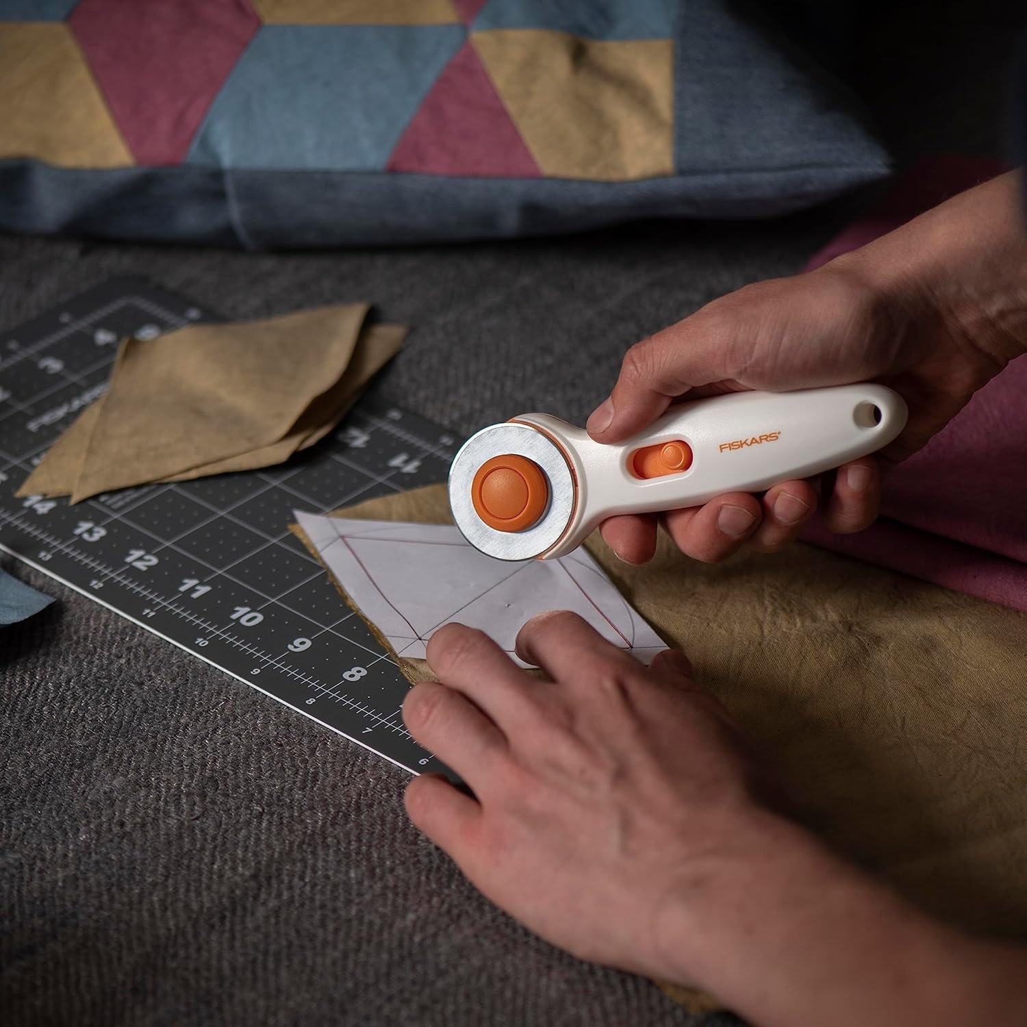 Fiskars Fabric Cutting 2pc Set for Sewing – with 45mm Rotary Cutter and 5in x 17in Cutting Mat