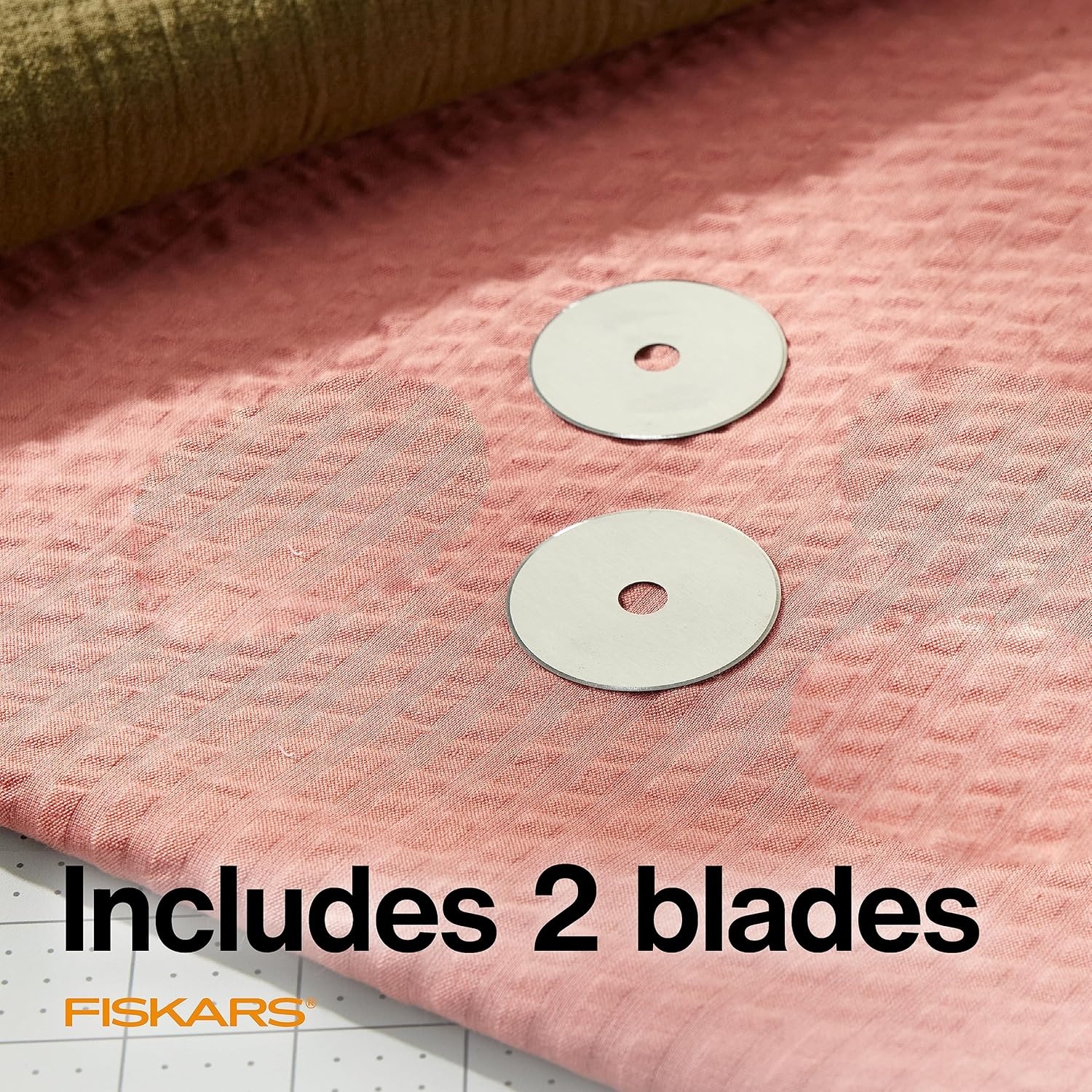 Fiskars 45mm Rotary Blade 2-Pack, Replacement Blades for Rotary Cutters, Precision Cutting for Quilting and Sewing(2 Pack – Titanium)