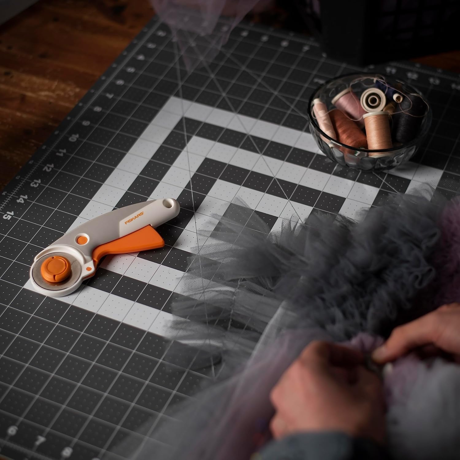Fiskars 45mm Curved Stick Titanium Rotary Cutter for Fabric & Sewing(Easy Change)