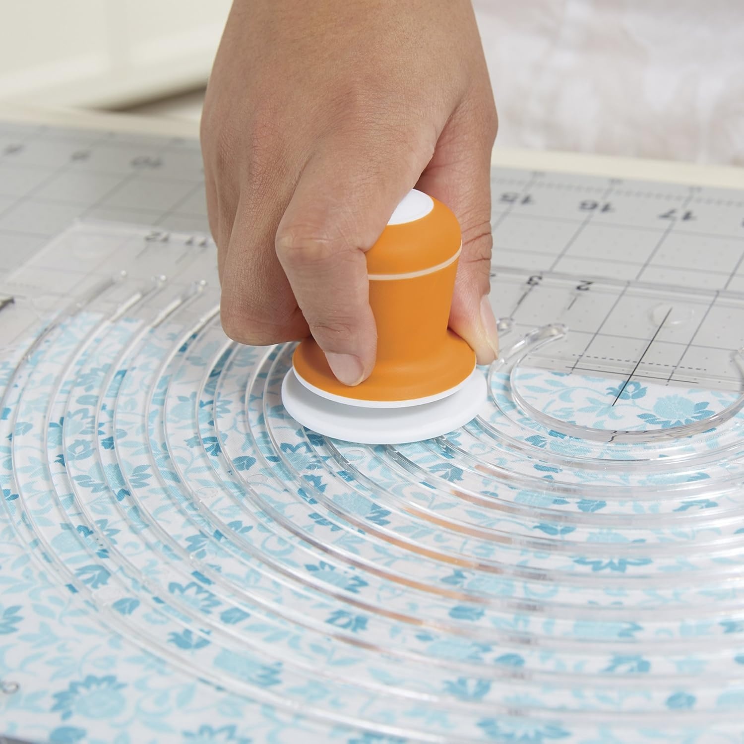 Fiskars 111310-1004 Fabric Circle Cutter