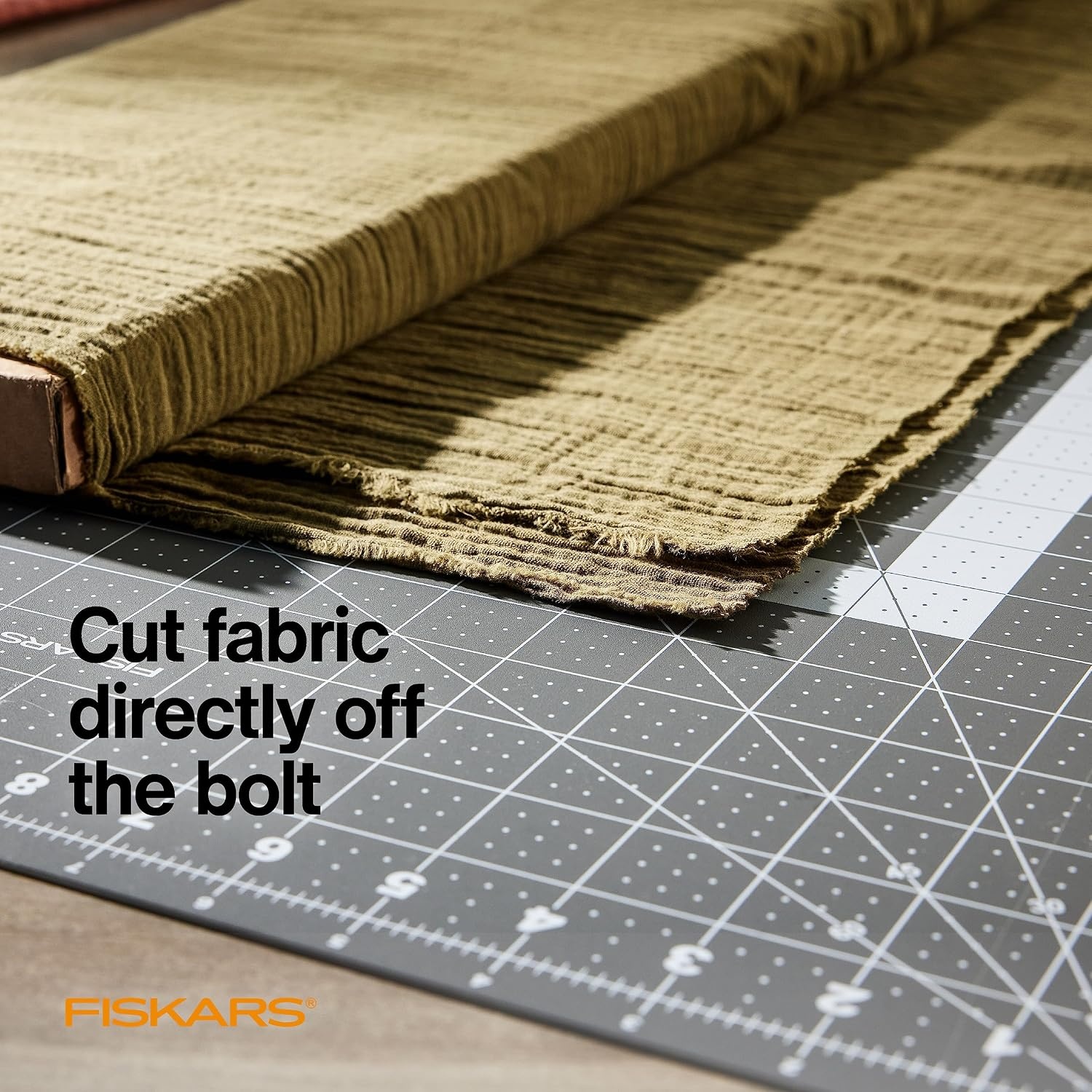Fiskars 24″ x 36″ Self Healing Cutting Mat for Quilting & Sewing, 3-Pack(Gray)