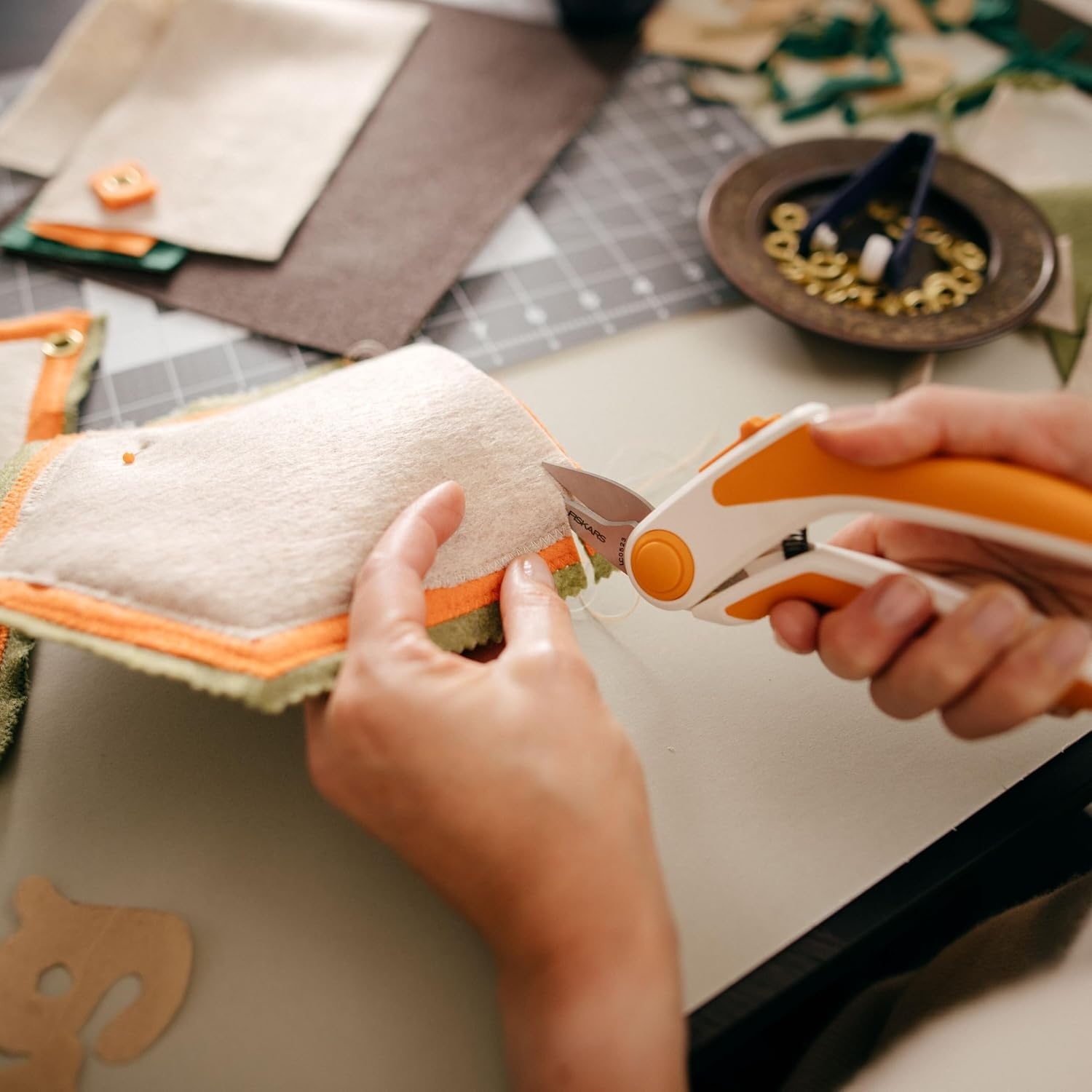 Fiskars EasyAction Rag Quilt Snips, Spring Assist Serrated Fabric Scissors