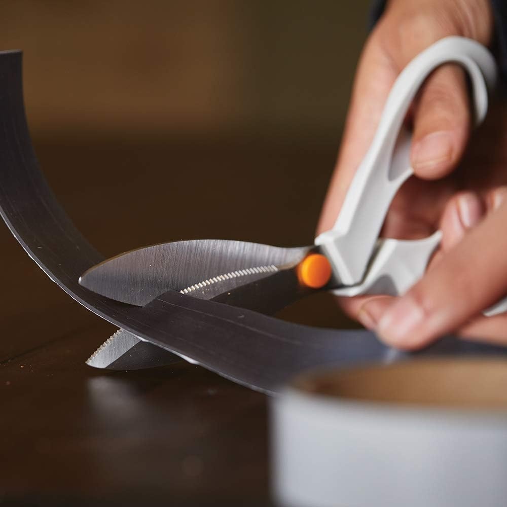 Fiskars SoftGrip PowerCut Fabric and Mixed Media Scissors – 8″ Heavy Duty Scissors for Fabric, Cardboard, Cork, Decorative Metal and Foam Cutting with Serrated Blade Edge – White