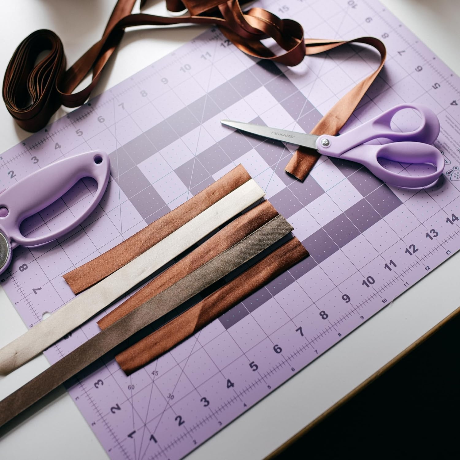 Fiskars 24″ x 36″ Self Healing Cutting Mat for Quilting & Sewing, 3-Pack(Lilac/Mountain Haze)