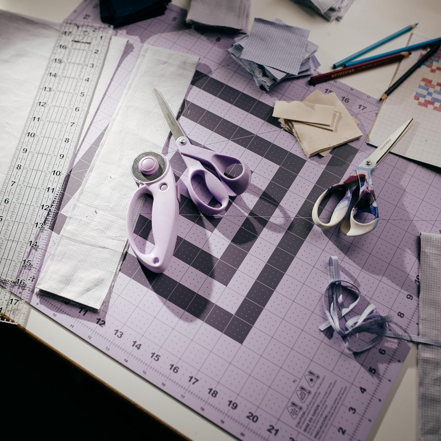 Fiskars 24″ x 36″ Self Healing Cutting Mat for Quilting & Sewing, 3-Pack(Lilac/Mountain Haze)