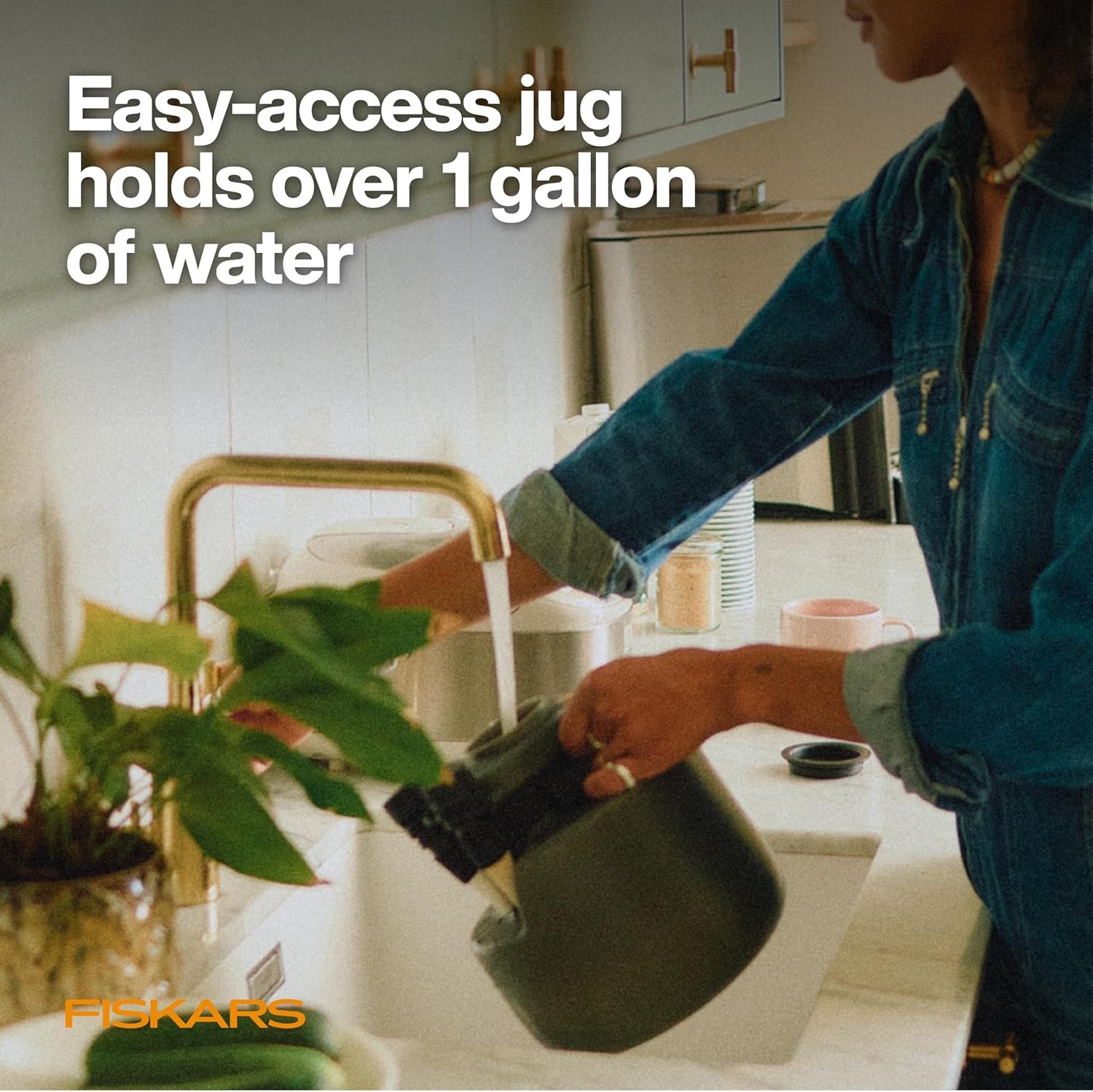 Fiskars LifeWell Watering System for Houseplants, Self-Watering Indoor Plant Stand with Siphon Action, Waters Up to 6 Plants, 33″ Reach(Watering Vessel)