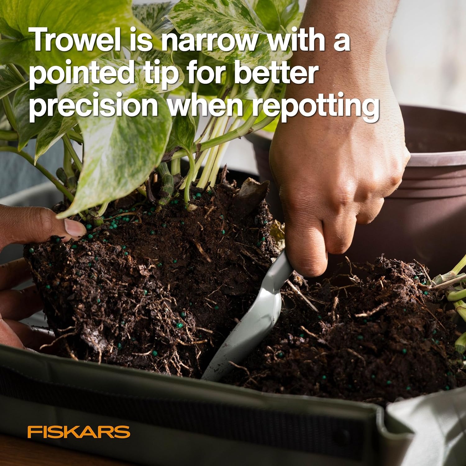 Fiskars 5-Piece Plant Cultivating Tool Set, Nesting Trowel, Soil Scoop, Cultivator, Tongs & Brush for Indoor Gardening, Stainless Steel w/Green Powder Coat Finish, Space Saving Design for Houseplants(3-Piece Set)