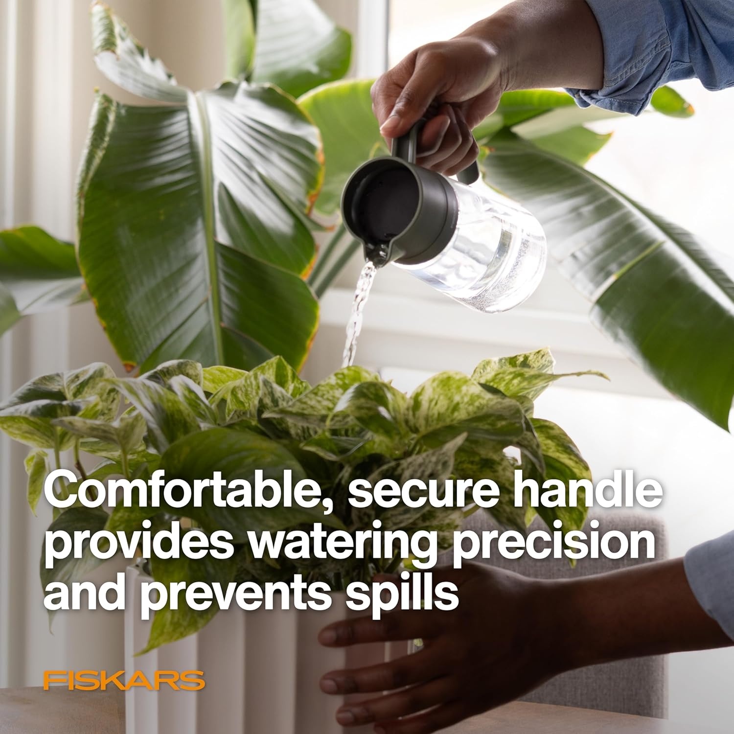 Fiskars Glass Watering Can for Indoor Plants, Small Pitcher for Succulents & Herbs, Easy Fill Top Design and Mess Free Pouring with Narrow Spout for House Plants, Modern Decor Style, 17 oz, Clear(Carafe)