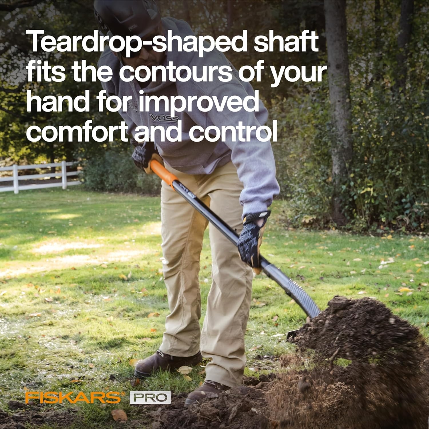 Fiskars Pro Transfer Shovel, Heavy Duty Garden Spade Shovel for Digging and Moving Materials, Extruded Aluminum Handle, 58 Inches