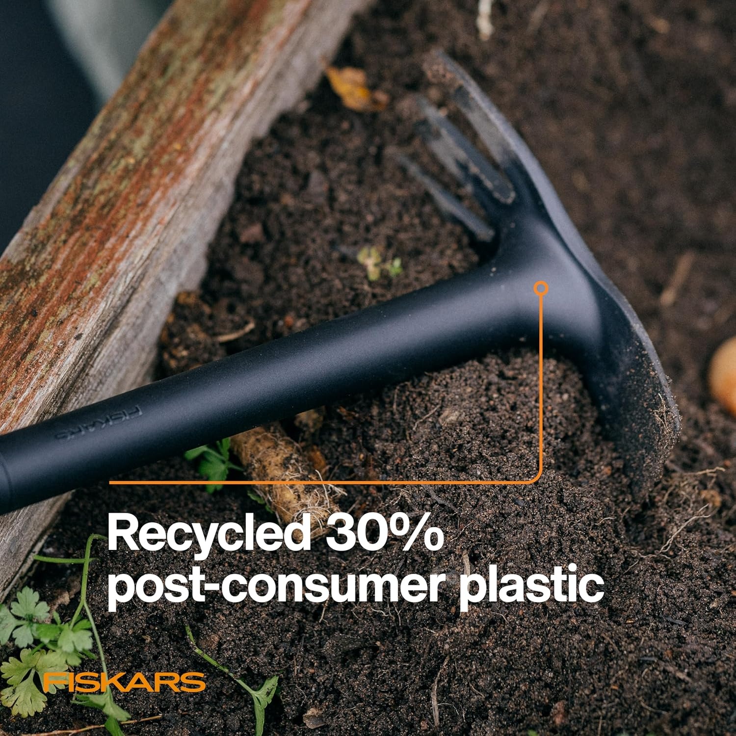 Fiskars Eco Cultivator Hoe with Dual-Function Design, Tapered Blade, Cultivator Tines, Ergonomic Handle, and UV-Resistant Build for Soil Care(Eco Cultivator Hoe)