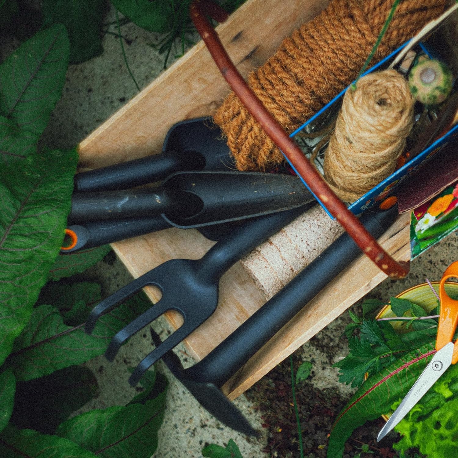 Fiskars Eco Cultivator Hoe with Dual-Function Design, Tapered Blade, Cultivator Tines, Ergonomic Handle, and UV-Resistant Build for Soil Care(Eco Cultivator Hoe)
