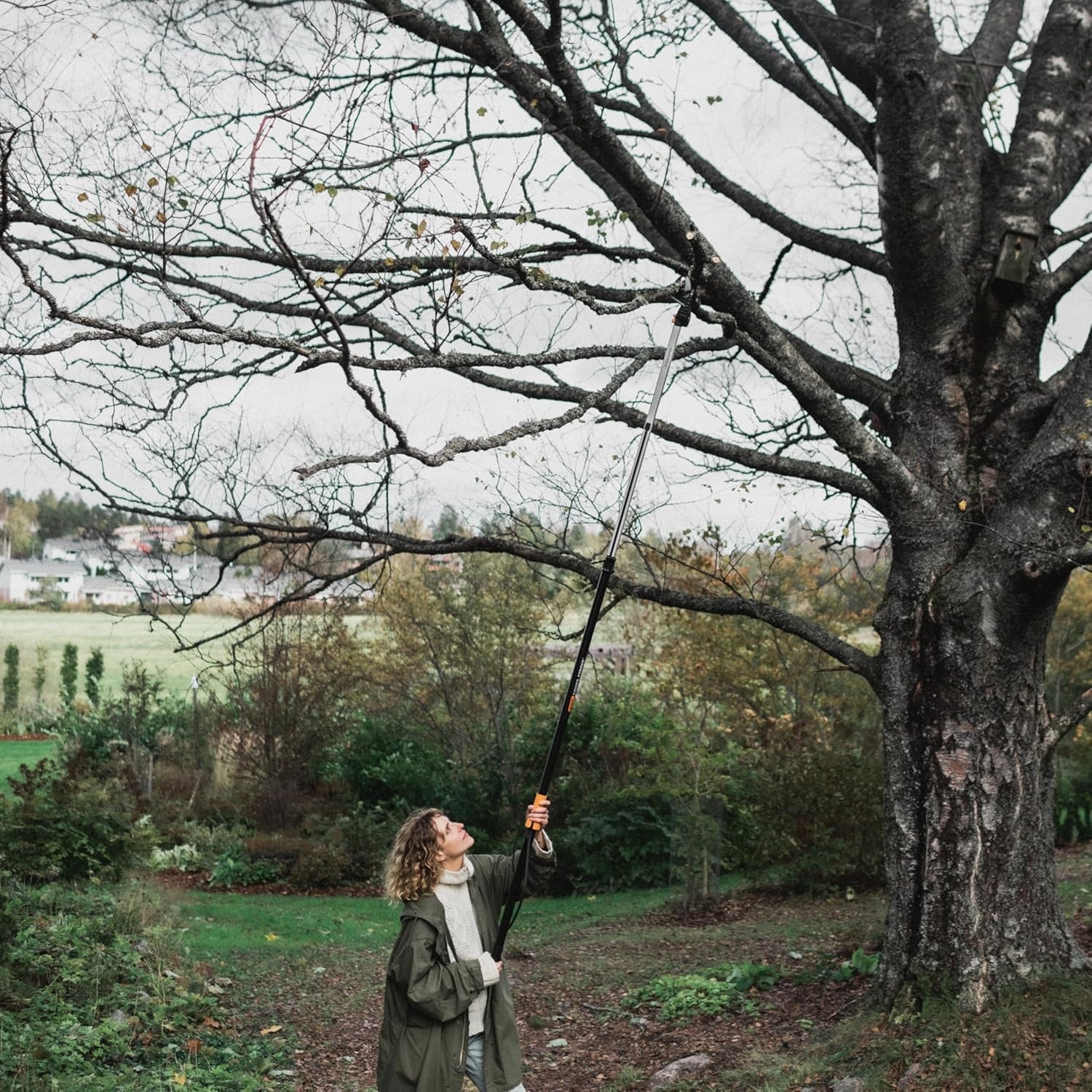 Fiskars 7–13 ft Extendable Tree Pruner, Telescoping Pole Pruner with 2 Cutting Modes for Fast & Powerful Cuts, Long Reach Tree Trimmer for High Branches & Tall Trees, Rotating Head, Garden & Yard Care(8-12 ft Rope-Free Saw & Pruner)