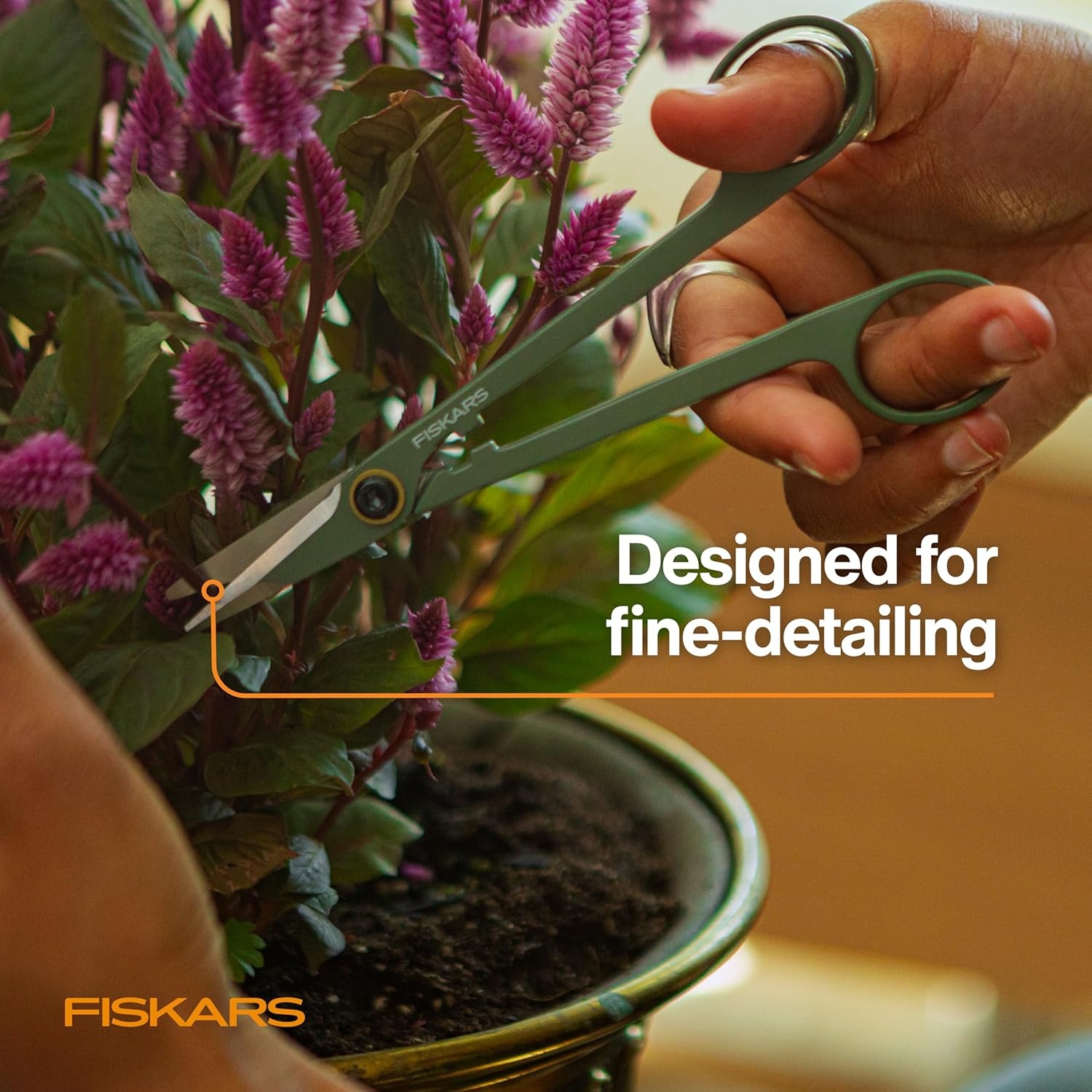 Fiskars Plant Shaping Shears & Holder, Precision Indoor Gardening Snips with Storage Caddy, Forged Stainless Steel Blades for Clean Cuts on Broad Leaves, Ambidextrous Handles & Stem Stripper, 6″(Detail Snipper)