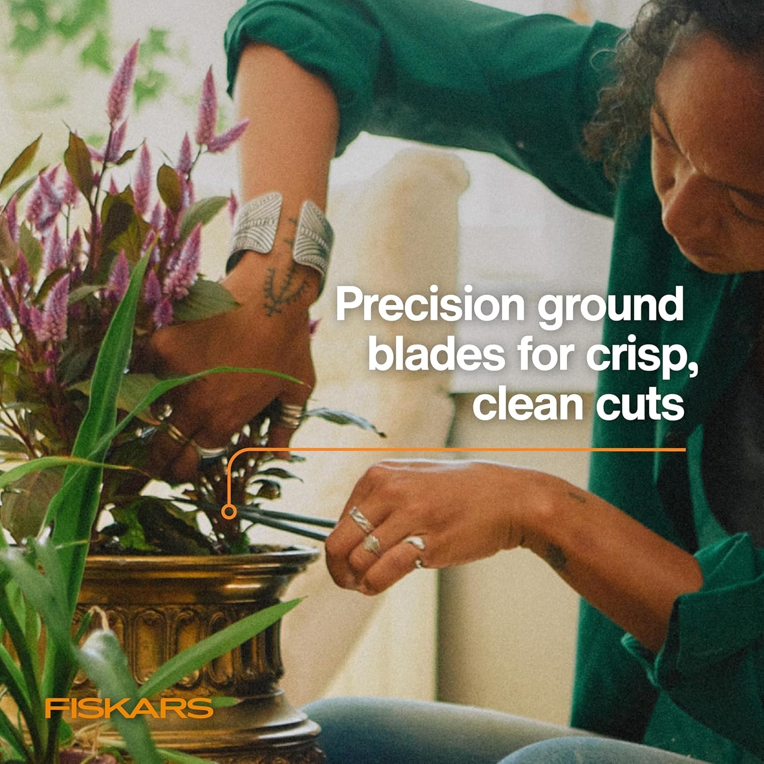 Fiskars Plant Shaping Shears & Holder, Precision Indoor Gardening Snips with Storage Caddy, Forged Stainless Steel Blades for Clean Cuts on Broad Leaves, Ambidextrous Handles & Stem Stripper, 6″(Detail Snipper)