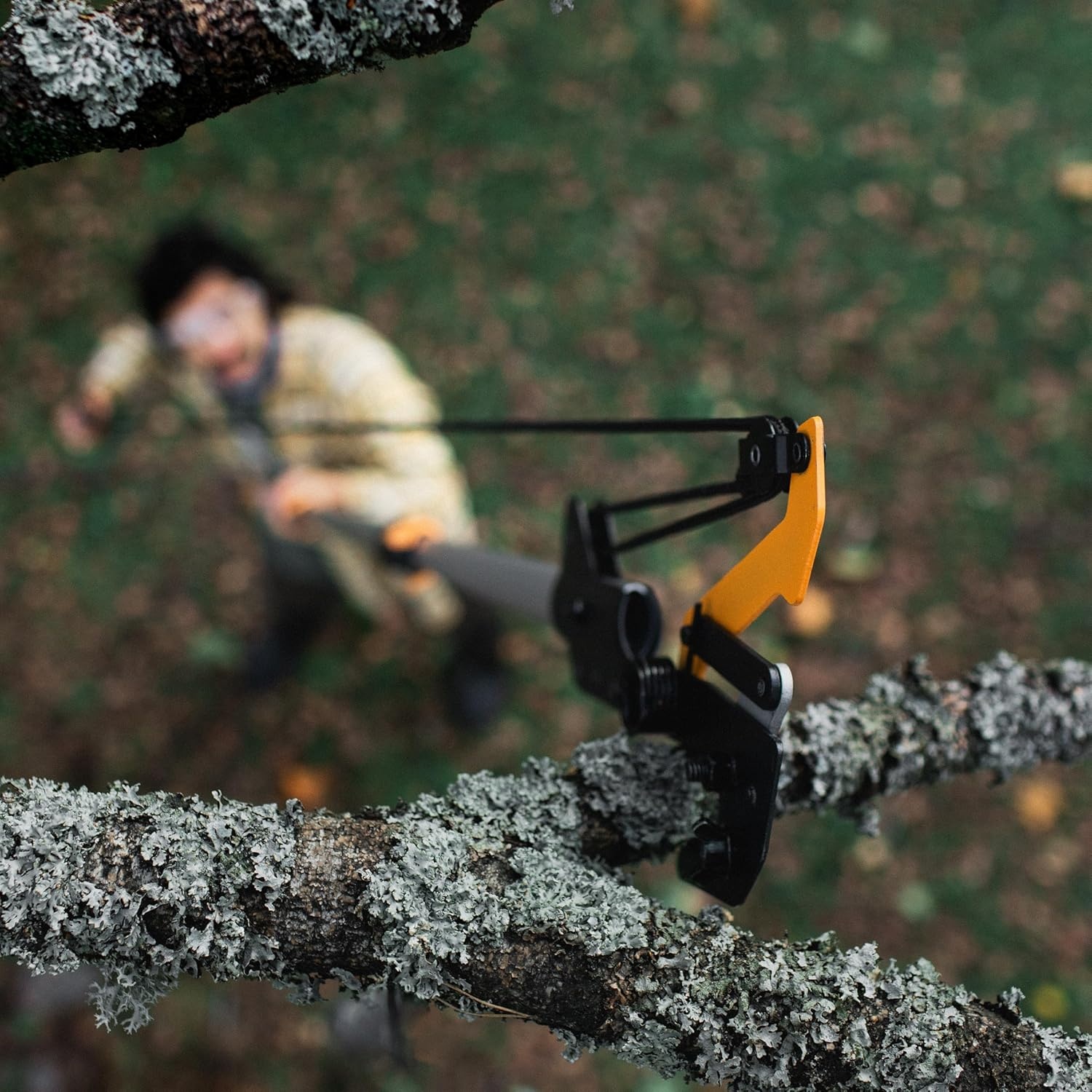 Fiskars 7ft-14ft Power-Lever Extendable Pole Saw and Tree Pruner, Lawn and Garden Tools, Black/Orange(Pole Saw & Pruner Power Lever)