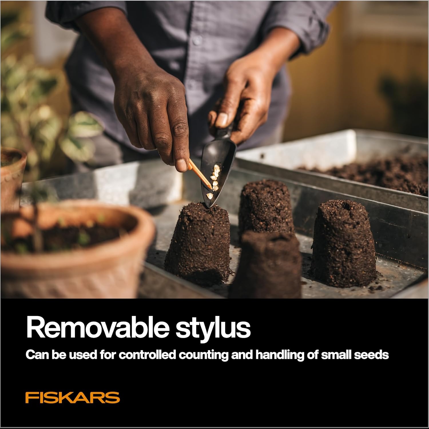 Fiskars 340110-1001 Seed Planting Trowel, Black