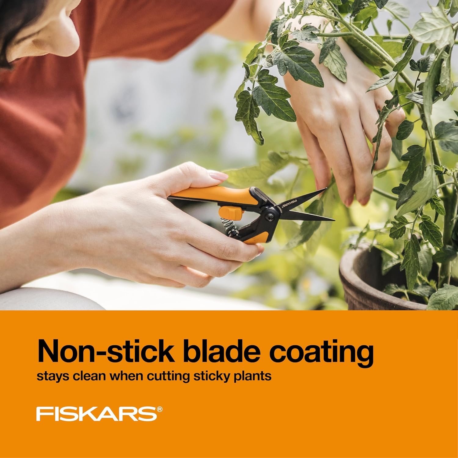 Fiskars 6″ Pruning Scissors for Flowers, Buds, Weeds and Small Plants, Garden Snips with Resin Resistant Nonstick Stainless Steel Blades, Gardening Trimmers with Comfortable Handle(Pruning Snips (Non-Stick))