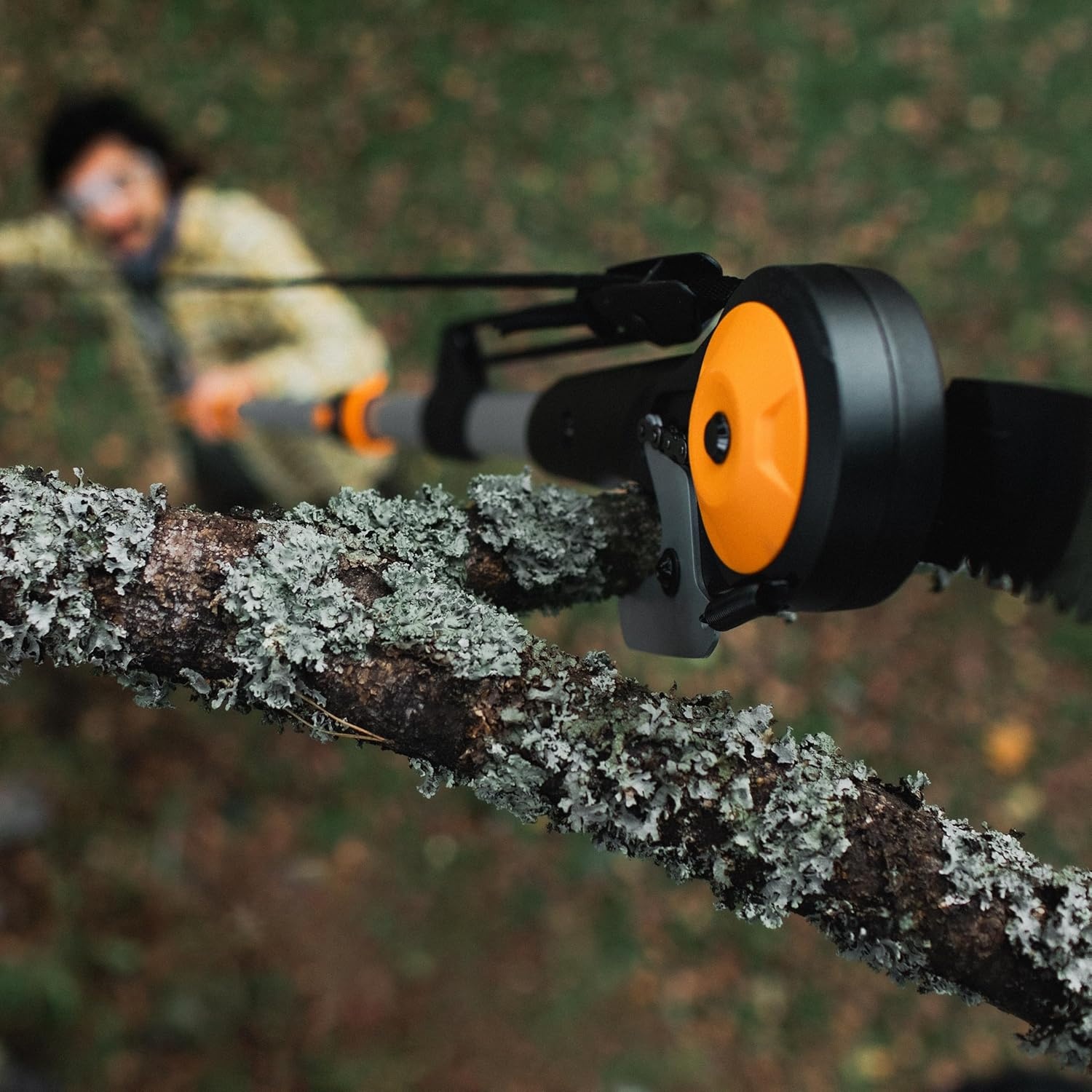 Fiskars 7ft-14ft Power-Lever Extendable Pole Saw and Tree Pruner, Lawn and Garden Tools, Black/Orange(7-16 ft Chain Drive Saw & Pruner)