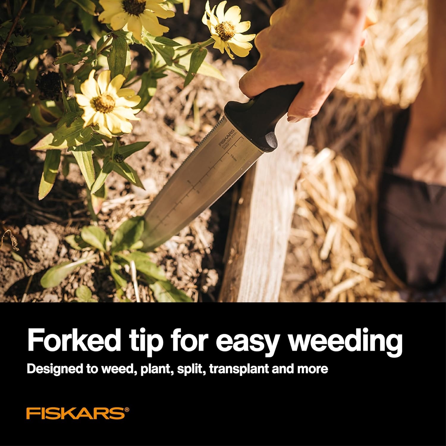 Fiskars Hori Hori Garden Knife with Sheath, Multi-Purpose Heavy Duty Gardening Hand Tool for Weeding, Planting, Digging with Hanging Hole(15.9″)