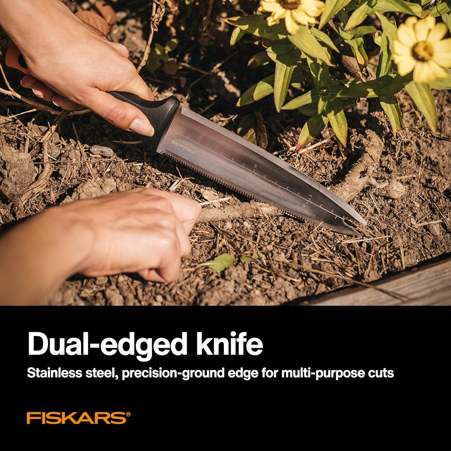 Fiskars Hori Hori Garden Knife with Sheath, Multi-Purpose Heavy Duty Gardening Hand Tool for Weeding, Planting, Digging with Hanging Hole(15.9″)