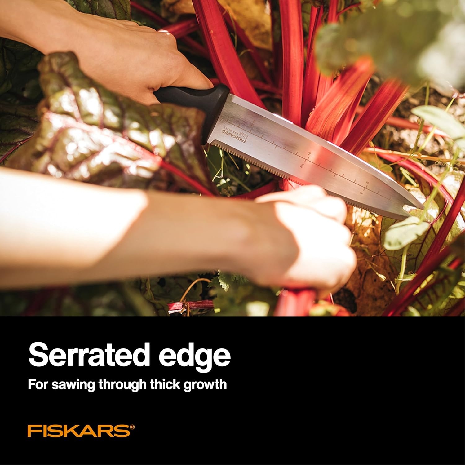 Fiskars Hori Hori Garden Knife with Sheath, Multi-Purpose Heavy Duty Gardening Hand Tool for Weeding, Planting, Digging with Hanging Hole(15.9″)