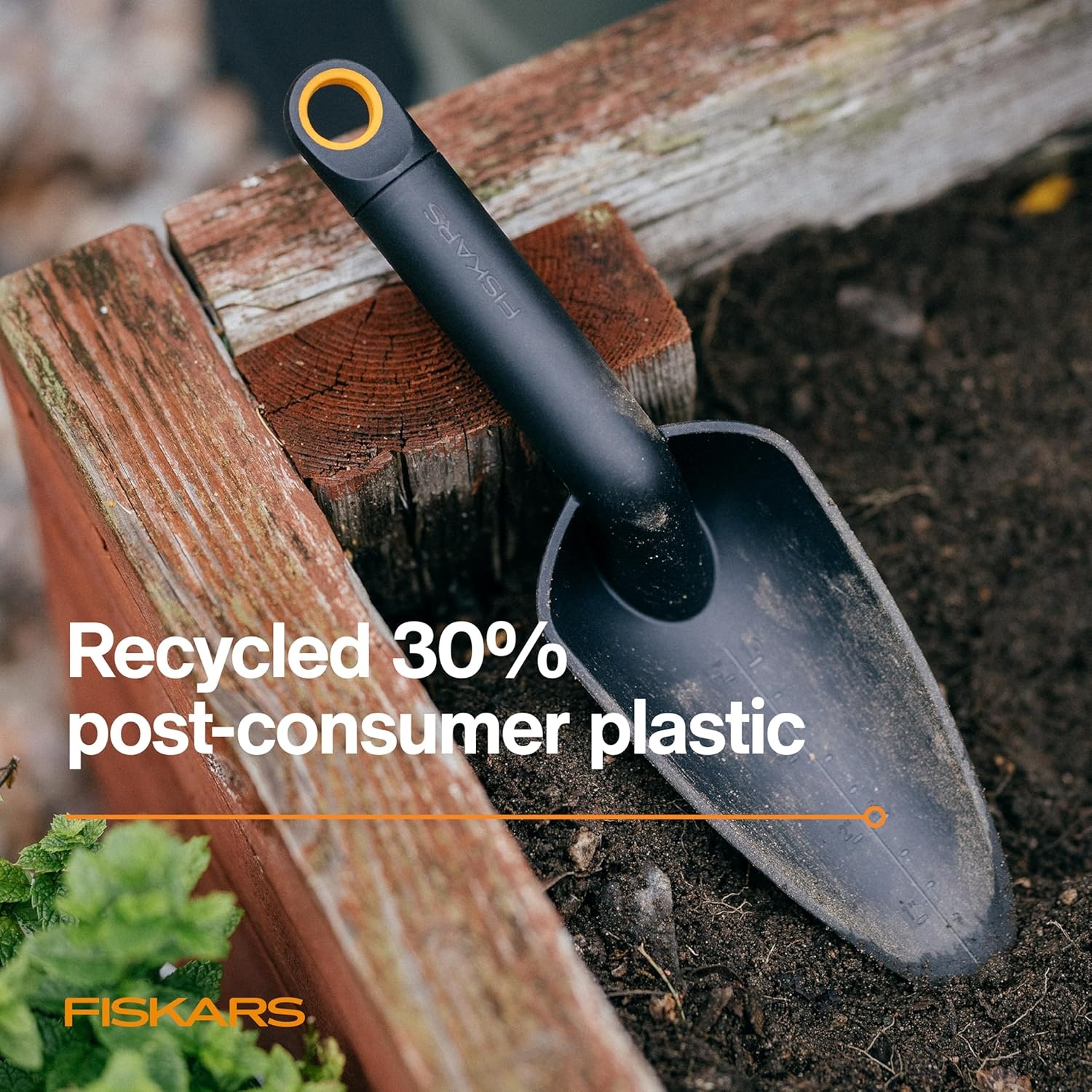 Fiskars Eco Cultivator Hoe with Dual-Function Design, Tapered Blade, Cultivator Tines, Ergonomic Handle, and UV-Resistant Build for Soil Care(Eco Trowel)