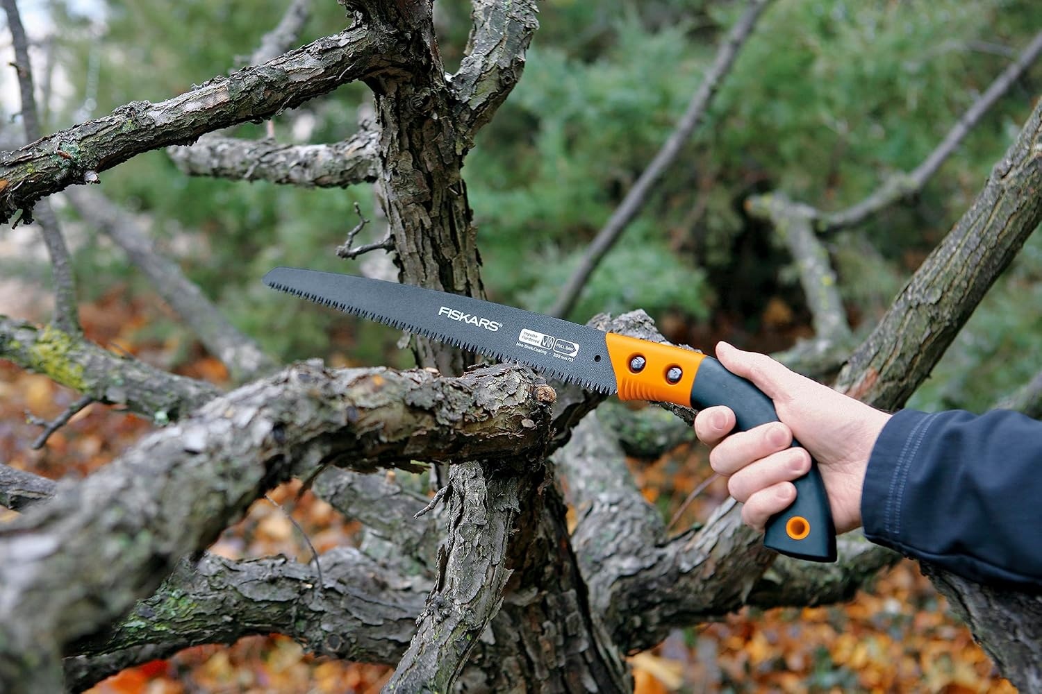 Fiskars Pruning Saw, Gifts for Dad, Fixed Handle Tree Cutting Tool, 13″, Black/Orange