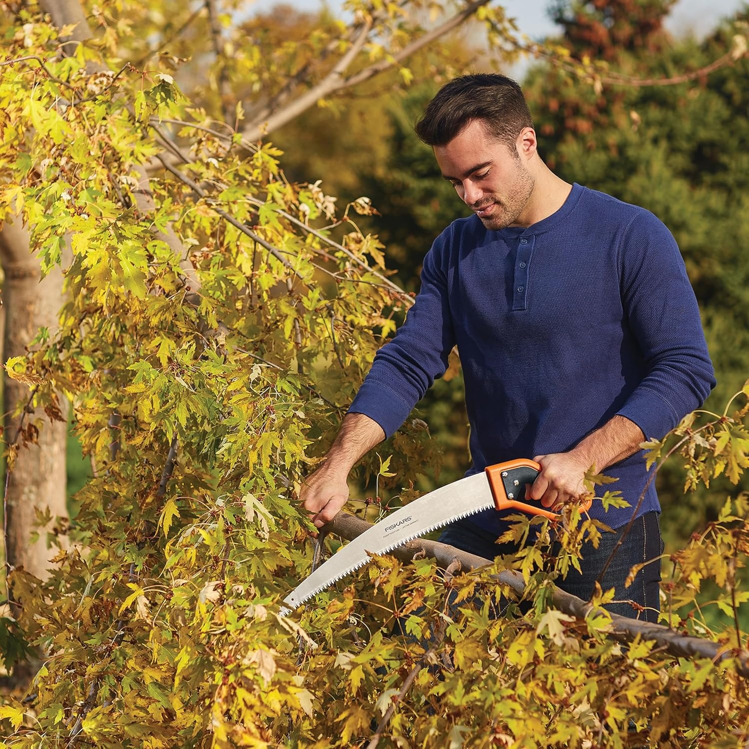 Fiskars 15 PowerTooth D-Handle Saw with Razor-Sharp Stainless Steel blade, Ergonomic SoftGrip Handle for Comfort and Control, Heavy-Duty Hand Saw