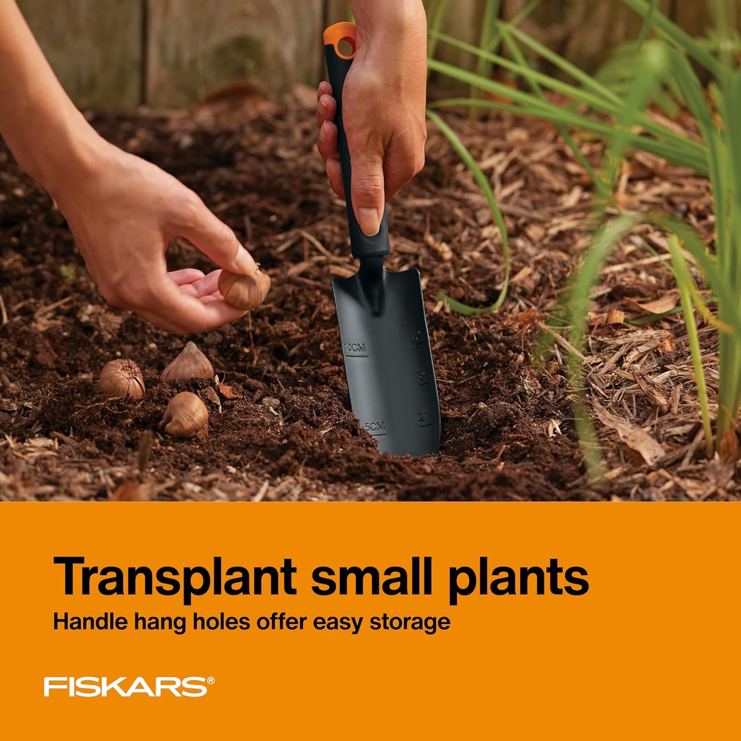 Fiskars 3-Piece Garden Tool Set – Trowel, Transplanter, Cultivator, Rust-Resistant Steel Heads, Ergonomic Handles for Planting, Digging, and Aerating Soil