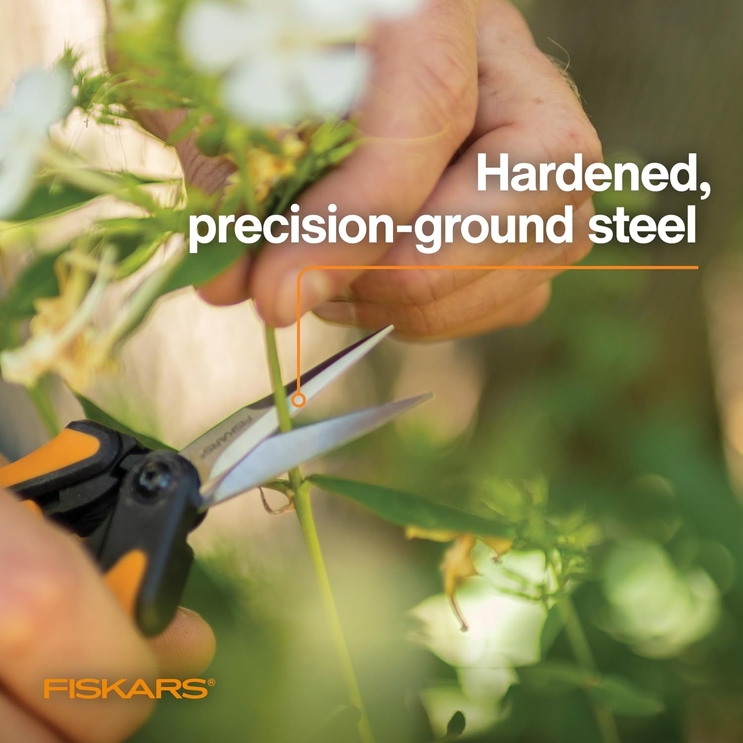 Fiskars 6″ Pruning Scissors for Flowers, Buds, Weeds and Small Plants, Garden Snips with Resin Resistant Nonstick Stainless Steel Blades, Gardening Trimmers with Comfortable Handle(Pruning Snips)