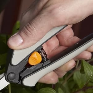 Fiskars 6″ Pruning Scissors for Flowers, Buds, Weeds and Small Plants, Garden Snips with Resin Resistant Nonstick Stainless Steel Blades, Gardening Trimmers with Comfortable Handle(15 Piece Pruning Snip Set)