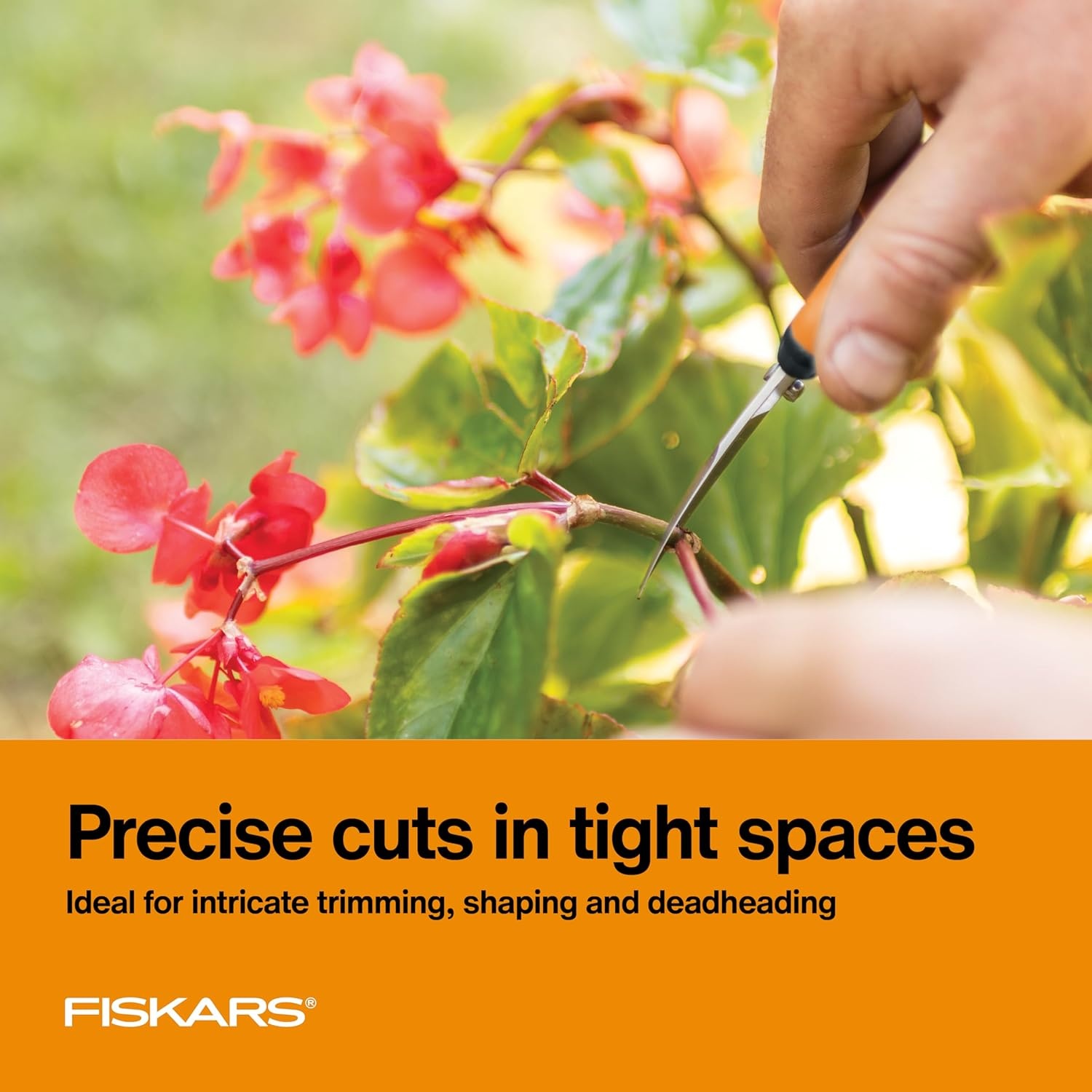 Fiskars 6″ Pruning Scissors for Flowers, Buds, Weeds and Small Plants, Garden Snips with Resin Resistant Nonstick Stainless Steel Blades, Gardening Trimmers with Comfortable Handle(Pruning Snips (Curved))