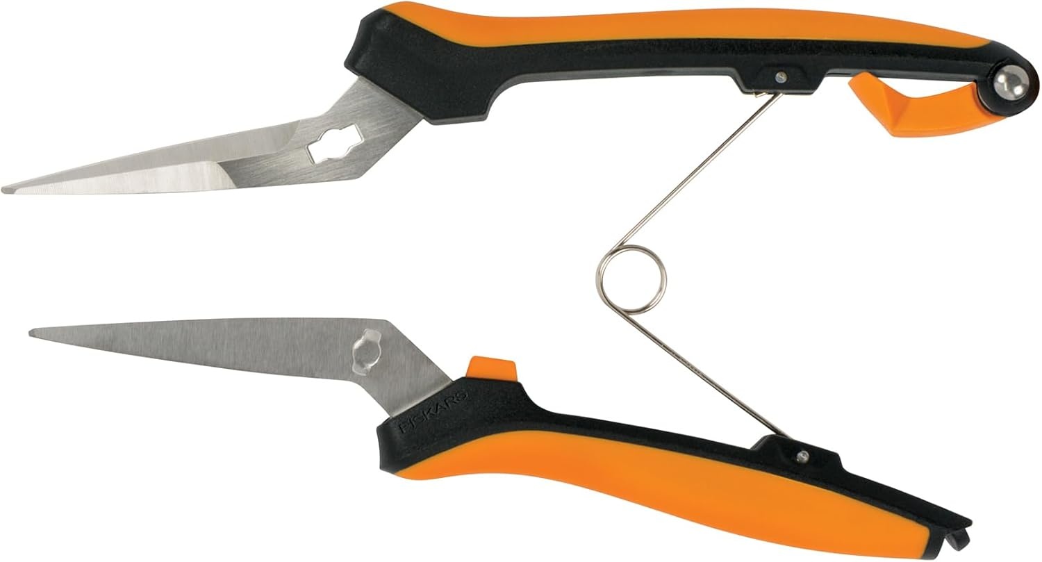 Fiskars 6″ Pruning Scissors for Flowers, Buds, Weeds and Small Plants, Garden Snips with Resin Resistant Nonstick Stainless Steel Blades, Gardening Trimmers with Comfortable Handle(Pruning Snips (Curved))
