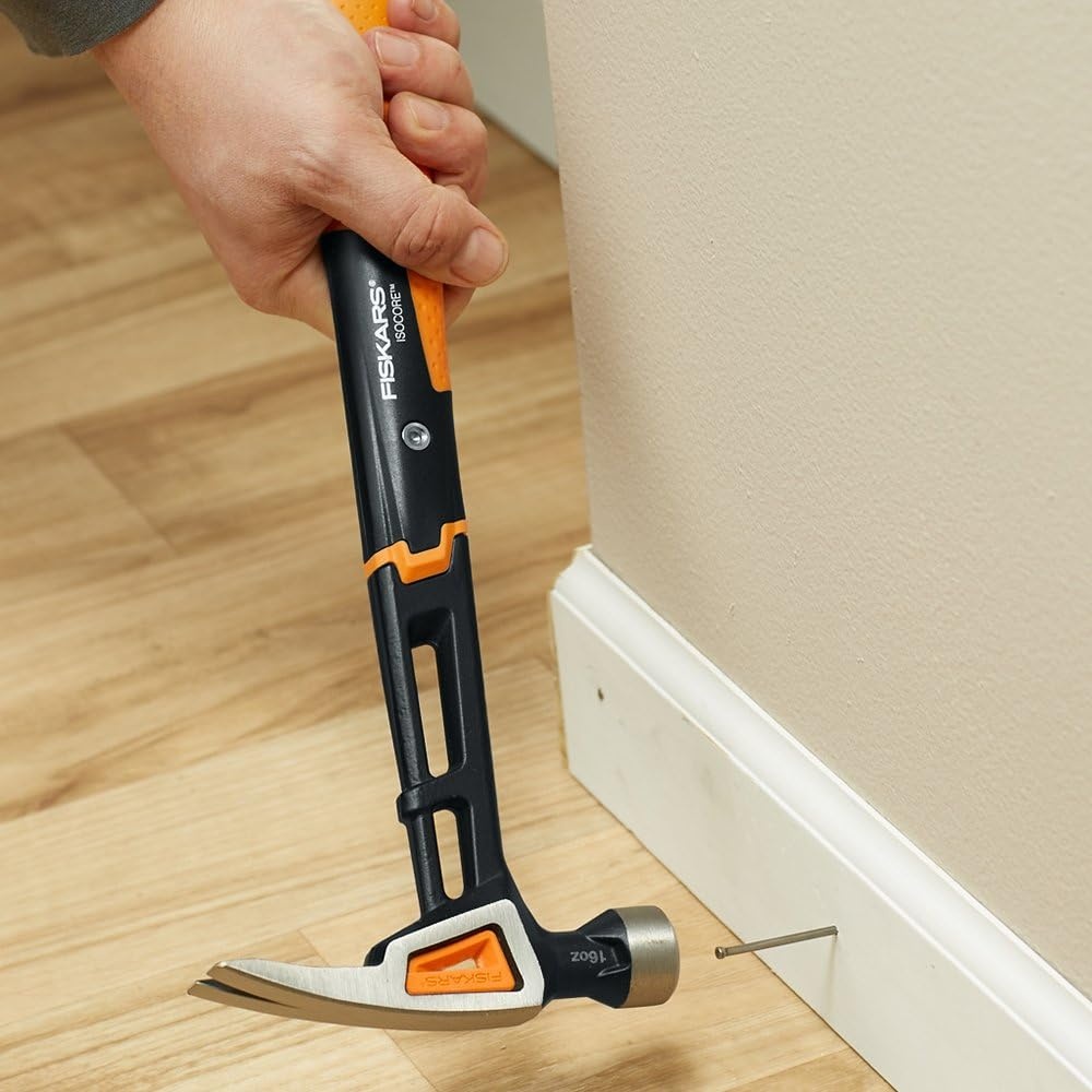 Fiskars Pro IsoCore 17 oz Framing Hammer (16″) – with Rip Claw, Shock-Absorbing Grip, and Magnetic Nail Starter – Drive Large Nails into Tough Wood – Construction and Home Improvement Tools(Rip Claw Finishing Hammer)