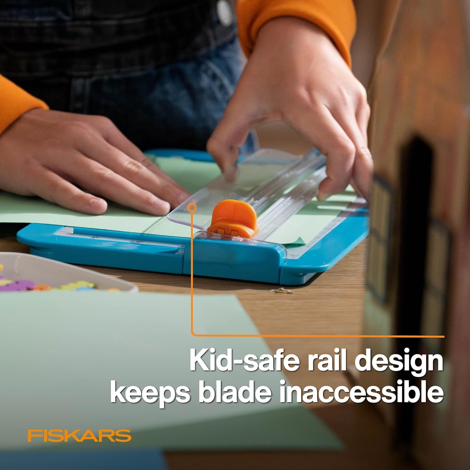 Fiskars Kids Cardboard Creator – Safer Cardboard Cutting Tool with Ergonomic SoftGrip Handle, For Craft and School Supplies, 5 inches(Jr Paper Trimmer)
