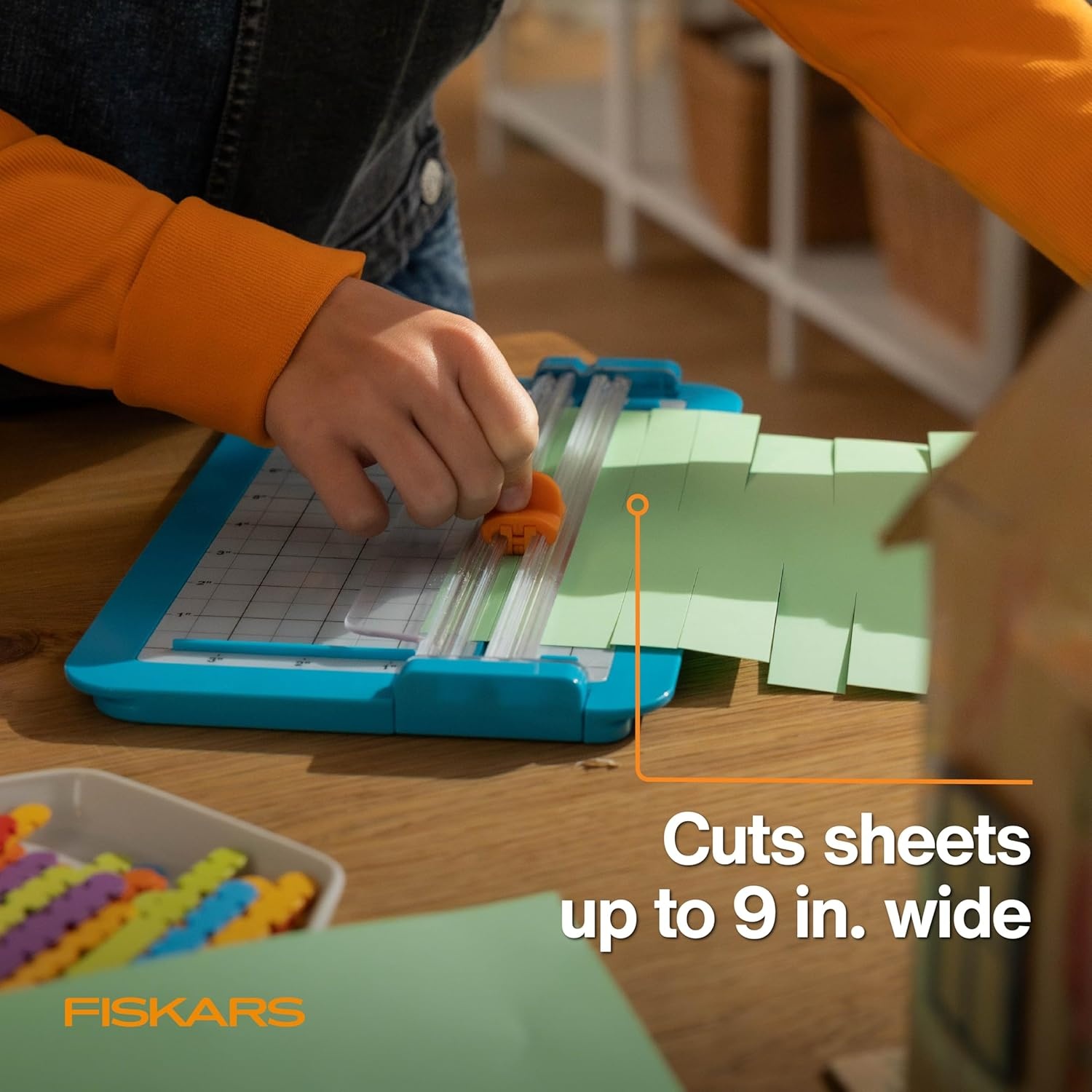 Fiskars Kids Cardboard Creator – Safer Cardboard Cutting Tool with Ergonomic SoftGrip Handle, For Craft and School Supplies, 5 inches(Jr Paper Trimmer)