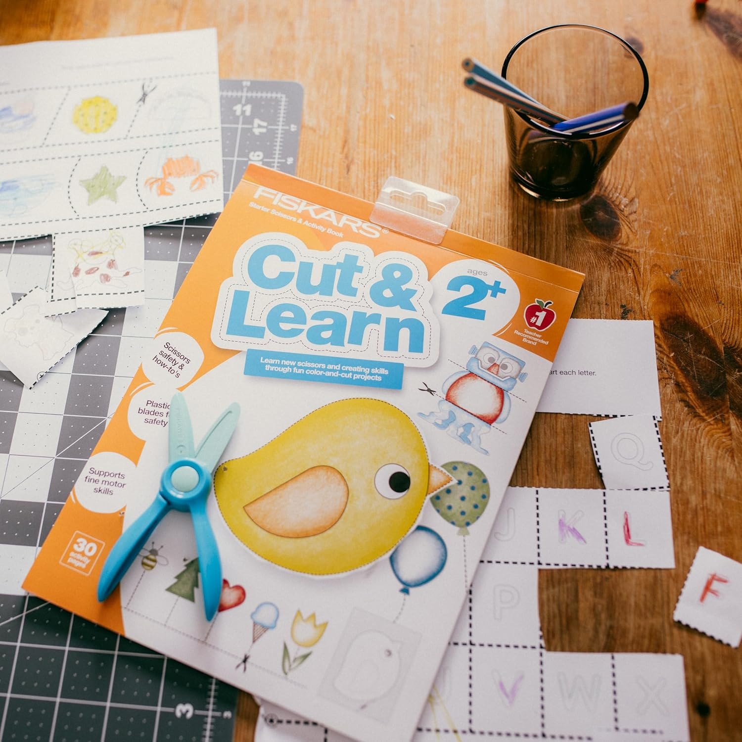 Fiskars Cut & Create Activity Book with 6″ Big Kids Scissors, For Ages 8+(Ages 2+)