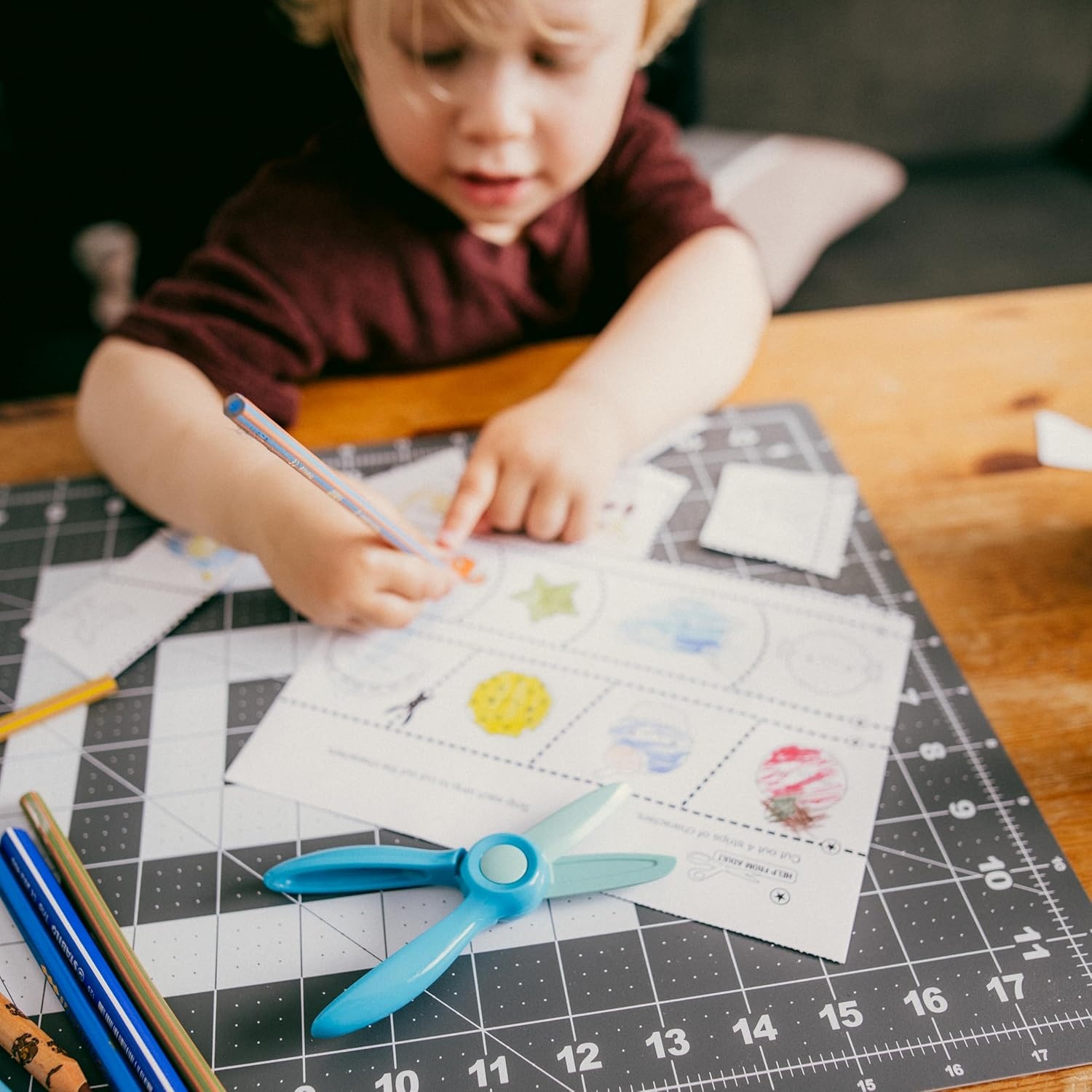 Fiskars Cut & Create Activity Book with 6″ Big Kids Scissors, For Ages 8+(Ages 2+)