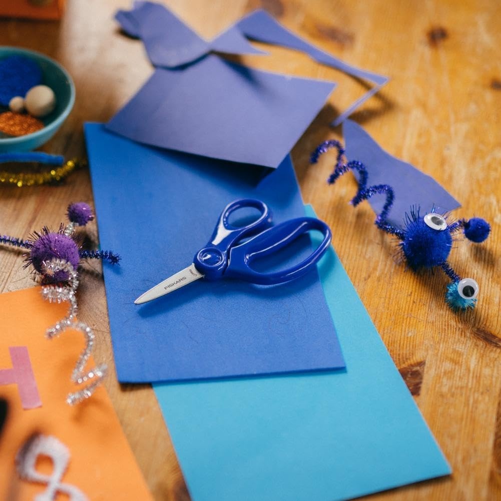 Fiskars 5″ Pointed-Tip Scissors for Kids Ages 4-7 – Scissors for School or Crafting – Back to School Supplies – Blue