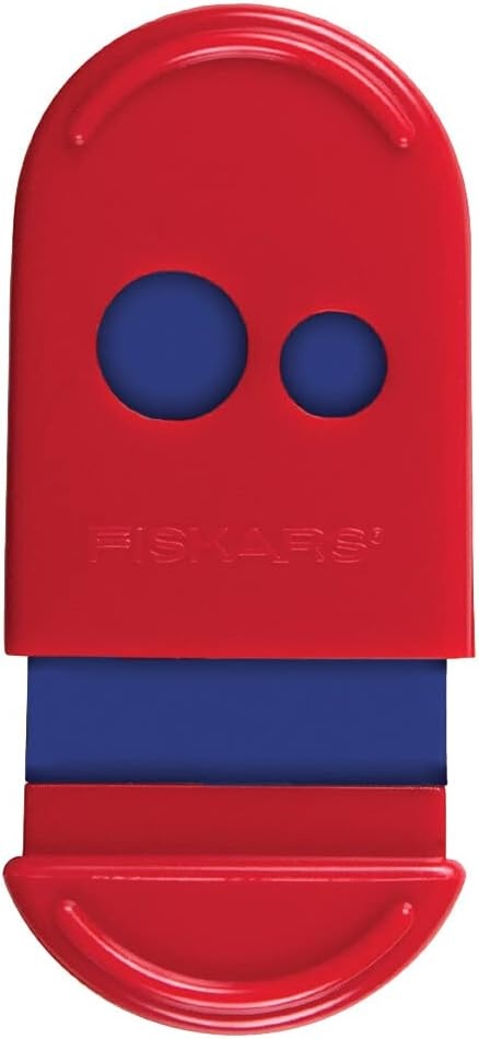 Fiskars Squeeze Sharpener for Kids 5+ – Crayon and Pencil Sharpener – Back to School Supplies – Color May Vary