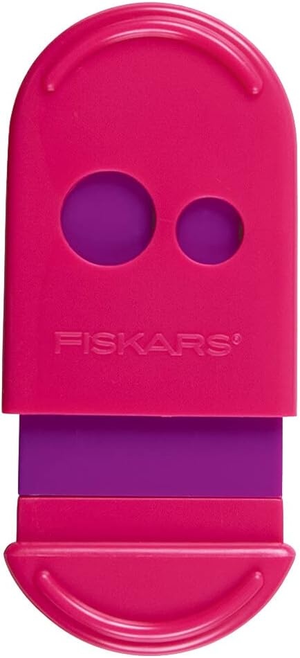 Fiskars Squeeze Sharpener for Kids 5+ – Crayon and Pencil Sharpener – Back to School Supplies – Color May Vary