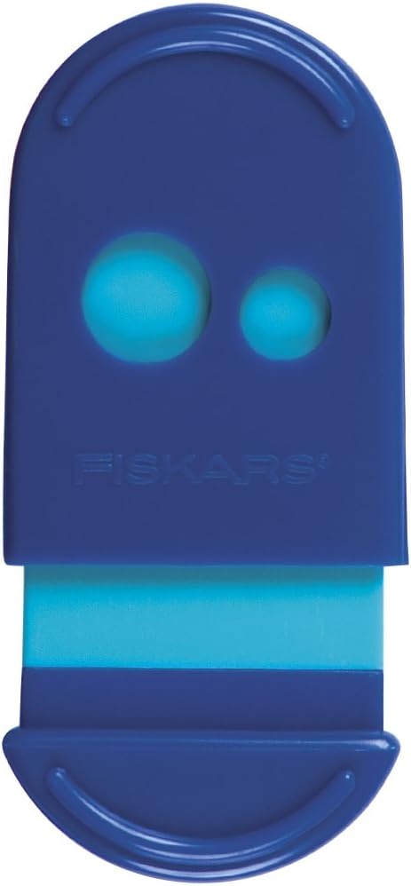 Fiskars Squeeze Sharpener for Kids 5+ – Crayon and Pencil Sharpener – Back to School Supplies – Color May Vary