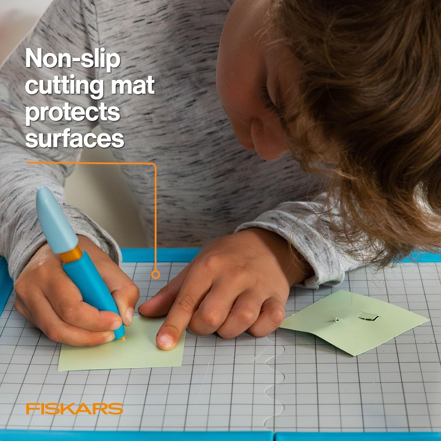 Fiskars Kids Cutting Pen with Foldable Non-Slip Mat – Safe Precision Tool for Crafting and School Projects(Cutting Pen & Mat)