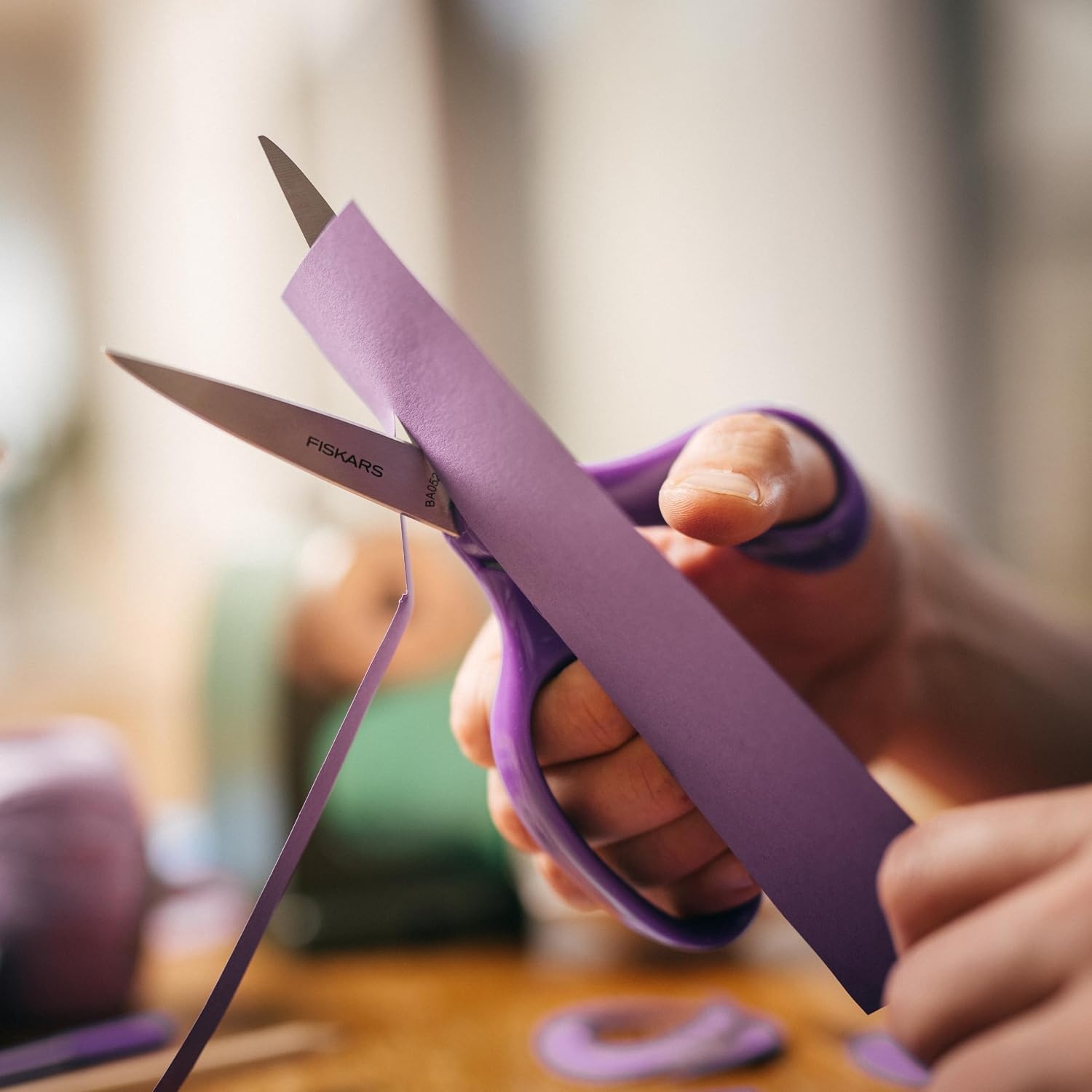 Fiskars 7″ Student Scissors for Kids Ages 12-14, Scissors for School or Crafting, Back to School Supplies, Purple