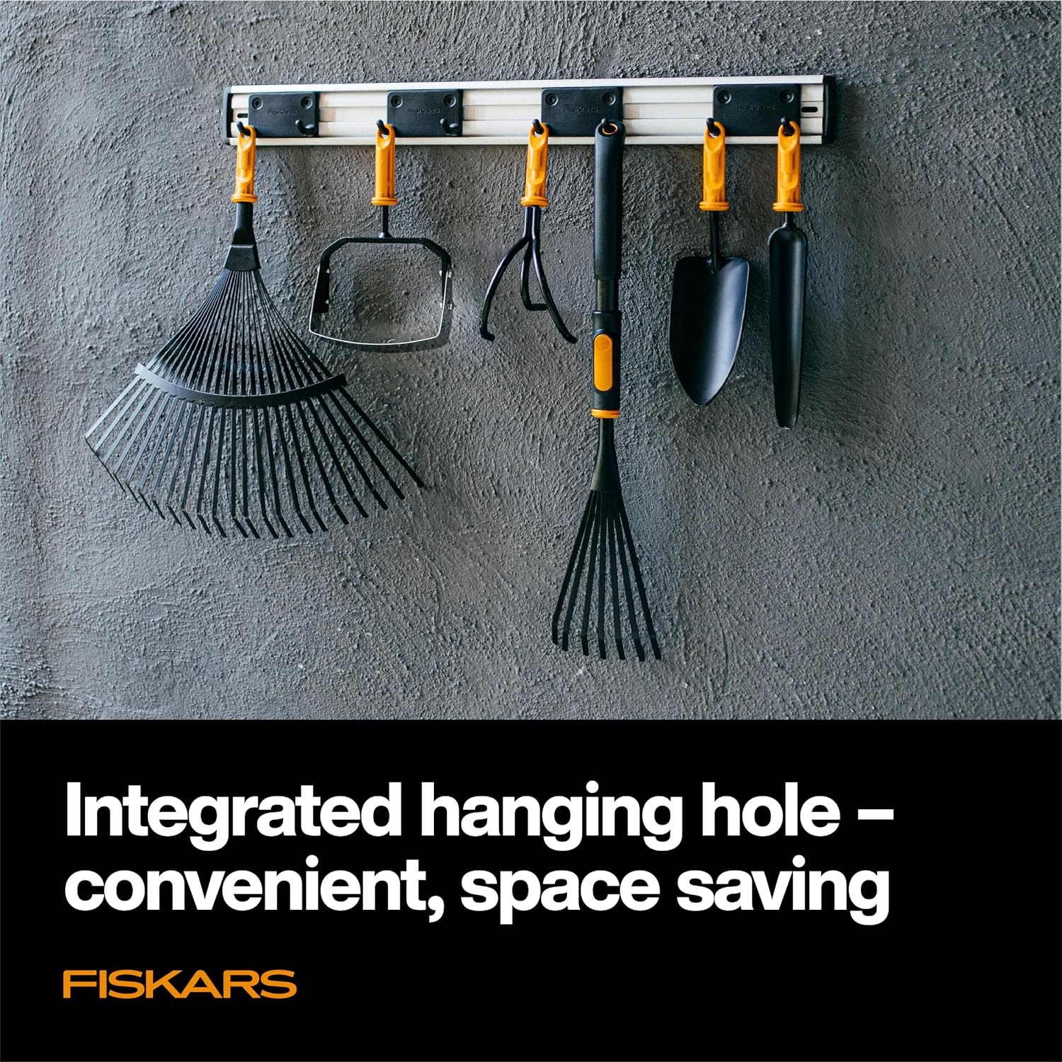 Fiskars OneClick Space-Saving Universal Rake Head for Garden Tool System(Handle)