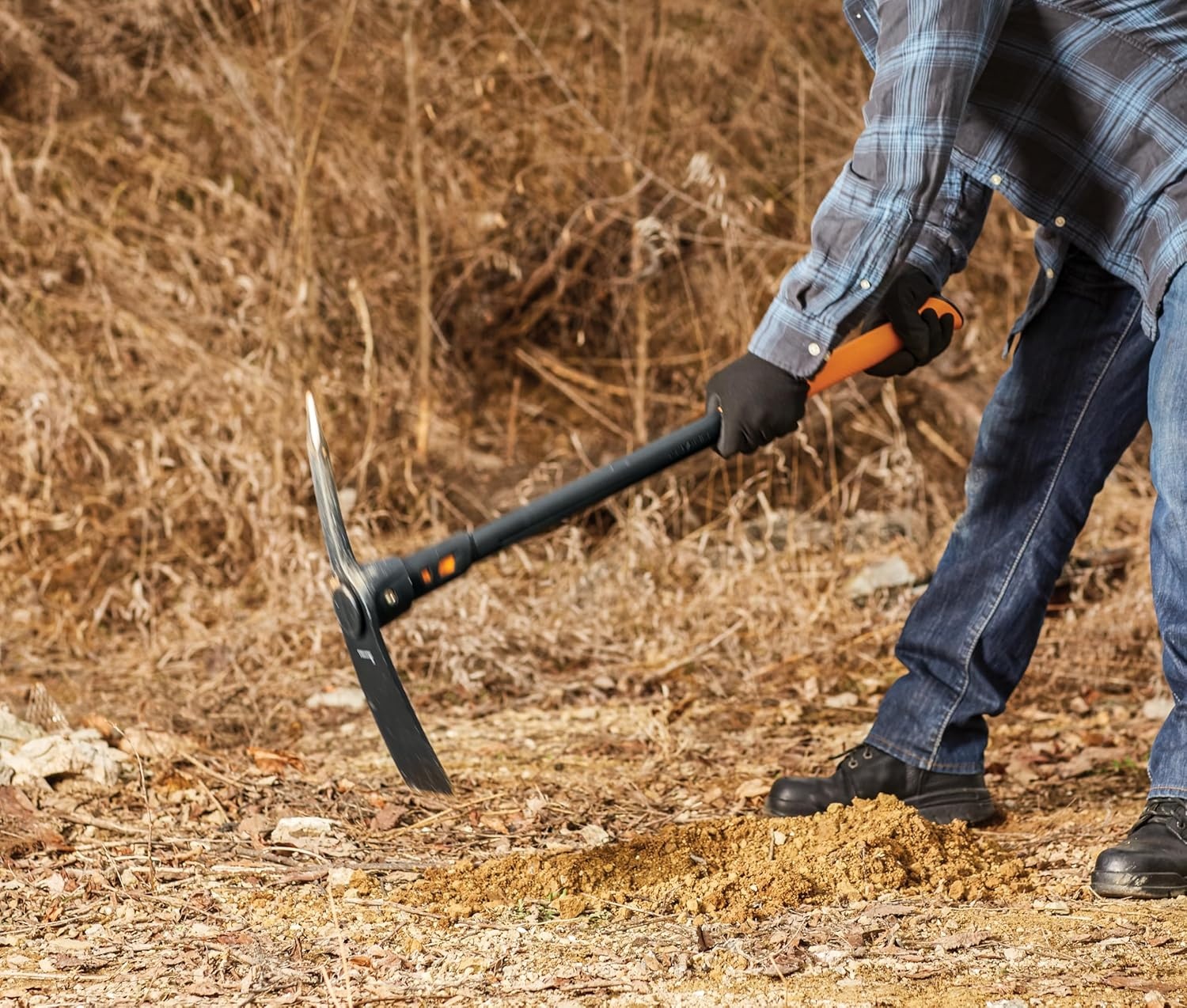 Fiskars Pro IsoCore Dual-Ended Pickaxe and Hoe – 36-Inch Shock-Absorbing Handle – Durable Forged Steel for Digging and Cultivating – Orange/Black