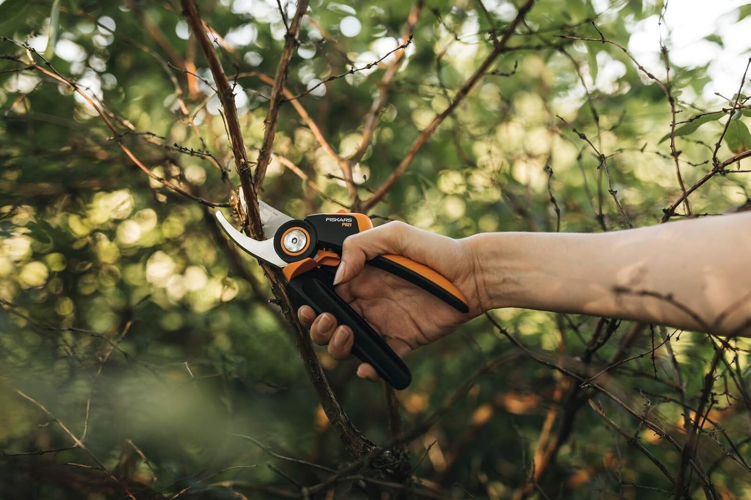 Fiskars Bypass Garden Pruners L, X-Series PowerGear, P961, with Rolling Handle, for Fresh Branches and Twigs, Non-Stick Coated, Stainless Steel Blades, Length: 22.2 cm, Black/Orange, 1057175(X-series P921)