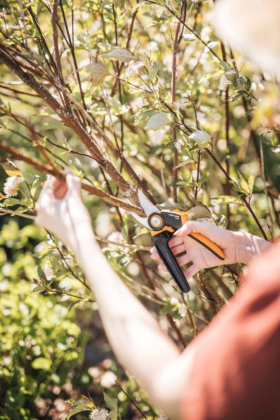 Fiskars Bypass Garden Pruners L, X-Series PowerGear, P961, with Rolling Handle, for Fresh Branches and Twigs, Non-Stick Coated, Stainless Steel Blades, Length: 22.2 cm, Black/Orange, 1057175(X-series P921)